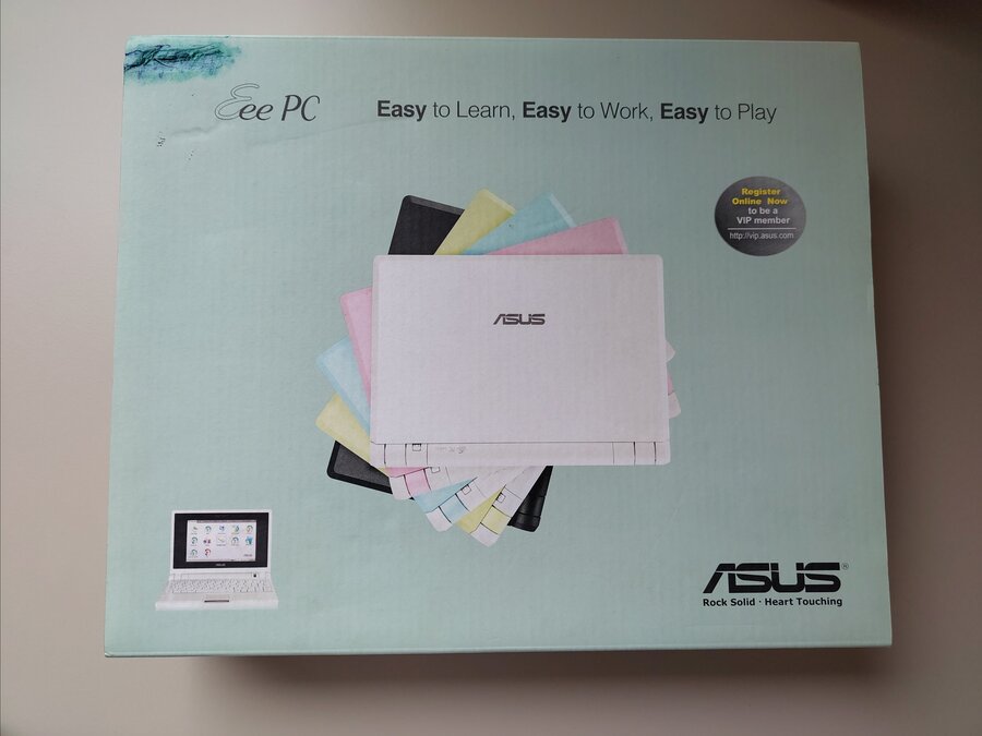 box of Eee PC, showing text \